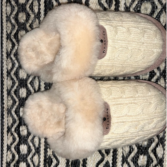 Bearpaw slippers. - Picture 2 of 3